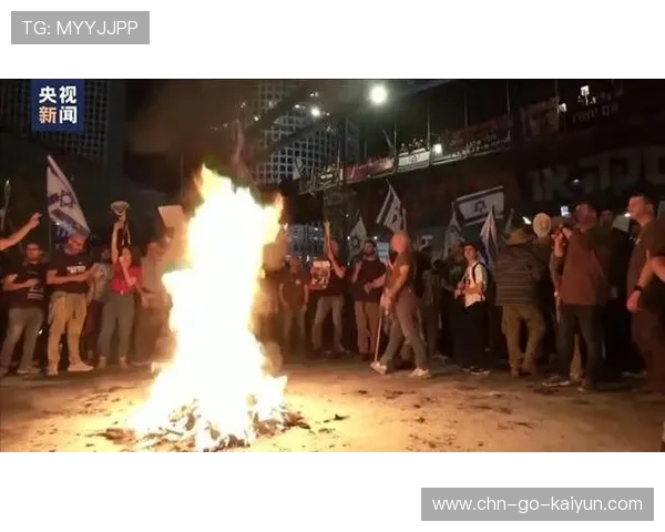意大利球迷抗议以色列队，比赛中背对球场并展示抗议横幅